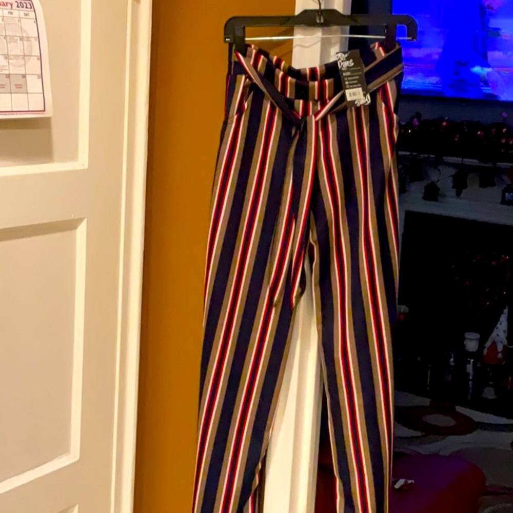 Hots wing woman pants one size fits all adorable  2 available
